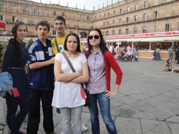 Grupo de ciempiés del miércoles listos para comenzar la visita.