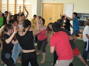 Alumnos del Congreso Internacinal de Danza y Expresión durante una clase.