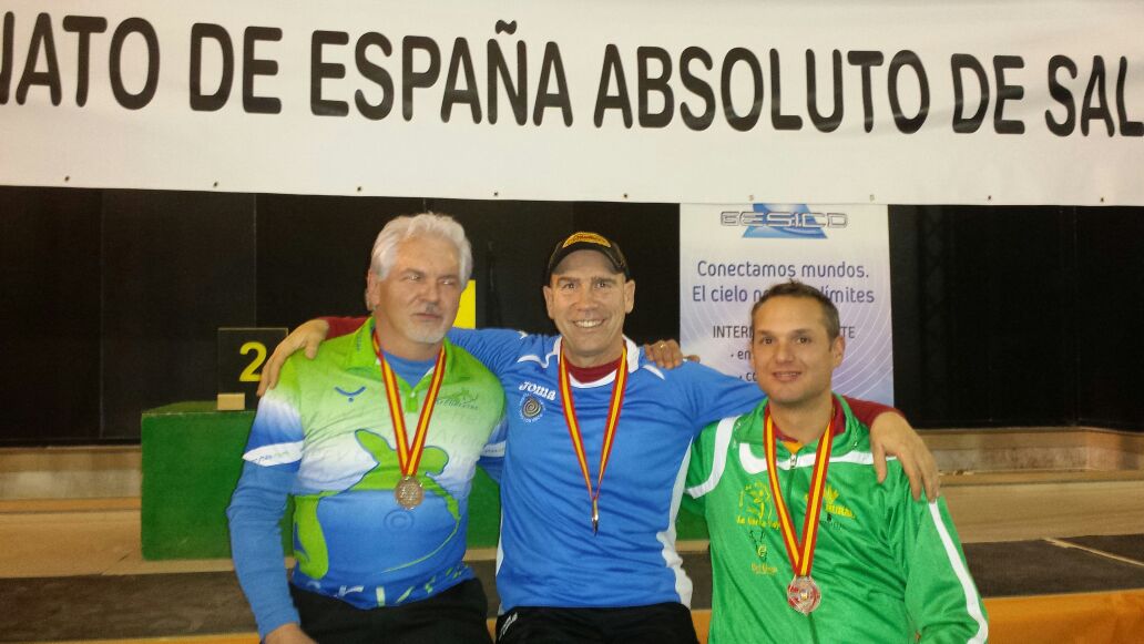 Ruben en el podio del campeonato de España de tiro con arco adaptado